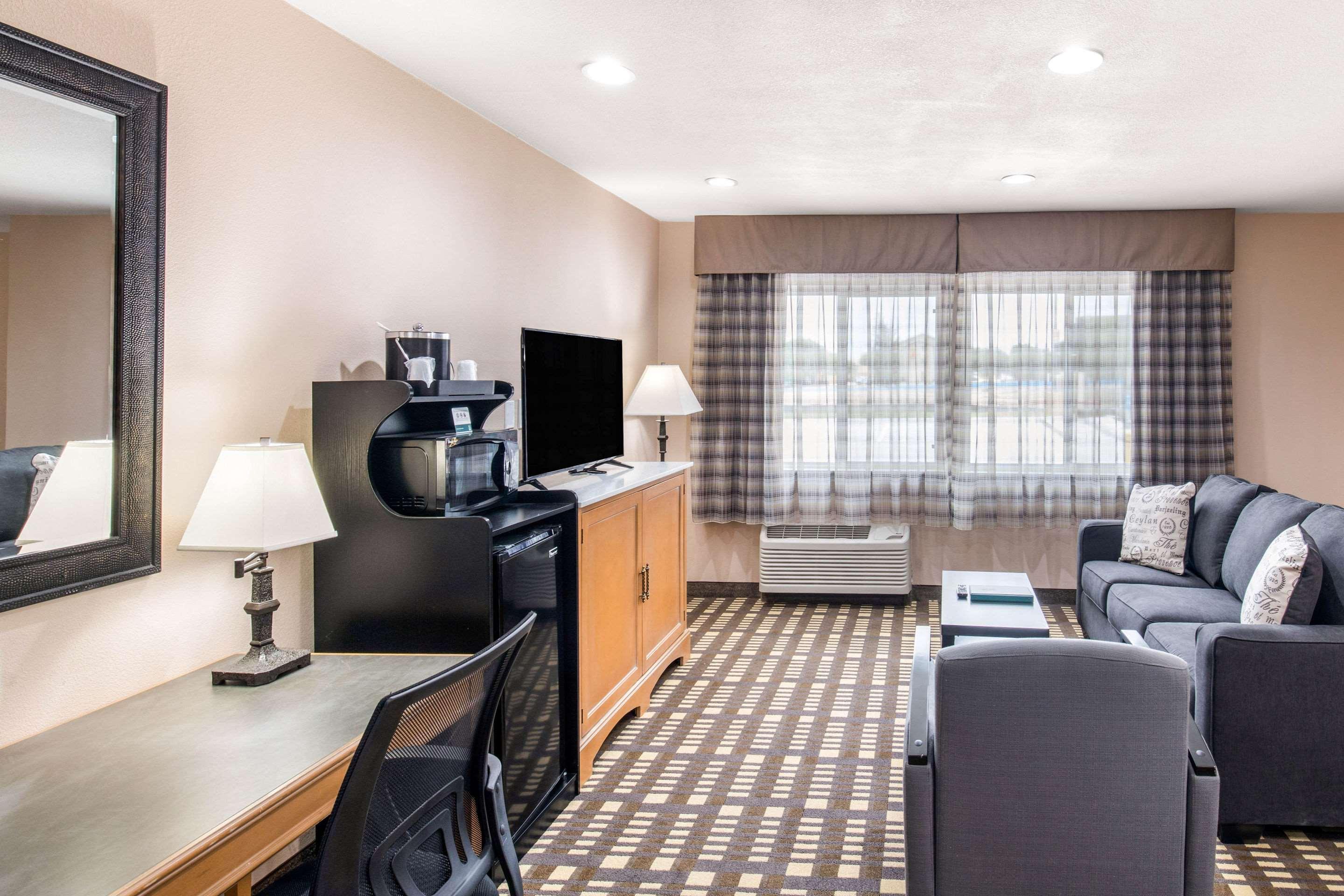 Quality Inn & Suites Plano East - Richardson Eksteriør bilde
