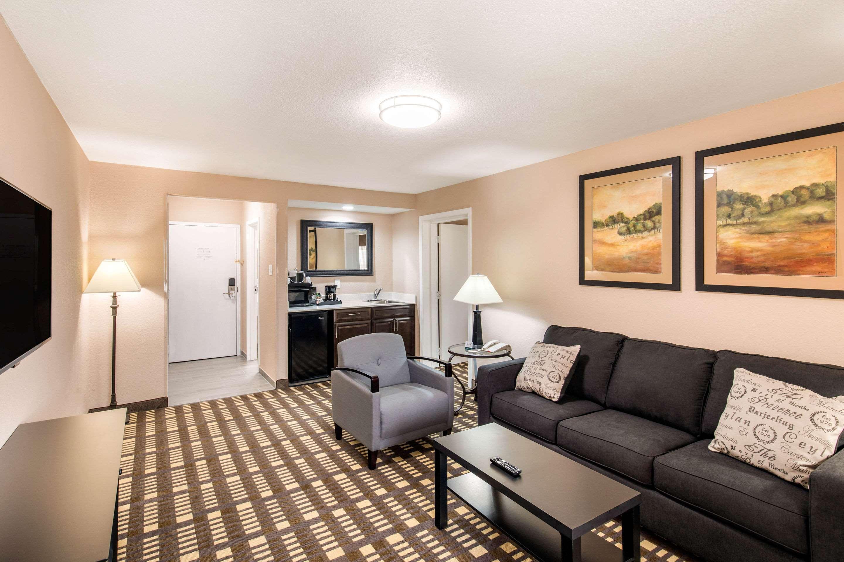 Quality Inn & Suites Plano East - Richardson Eksteriør bilde