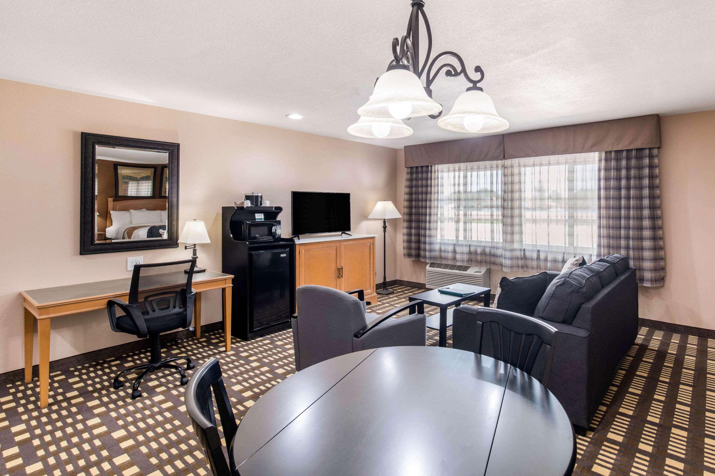 Quality Inn & Suites Plano East - Richardson Eksteriør bilde